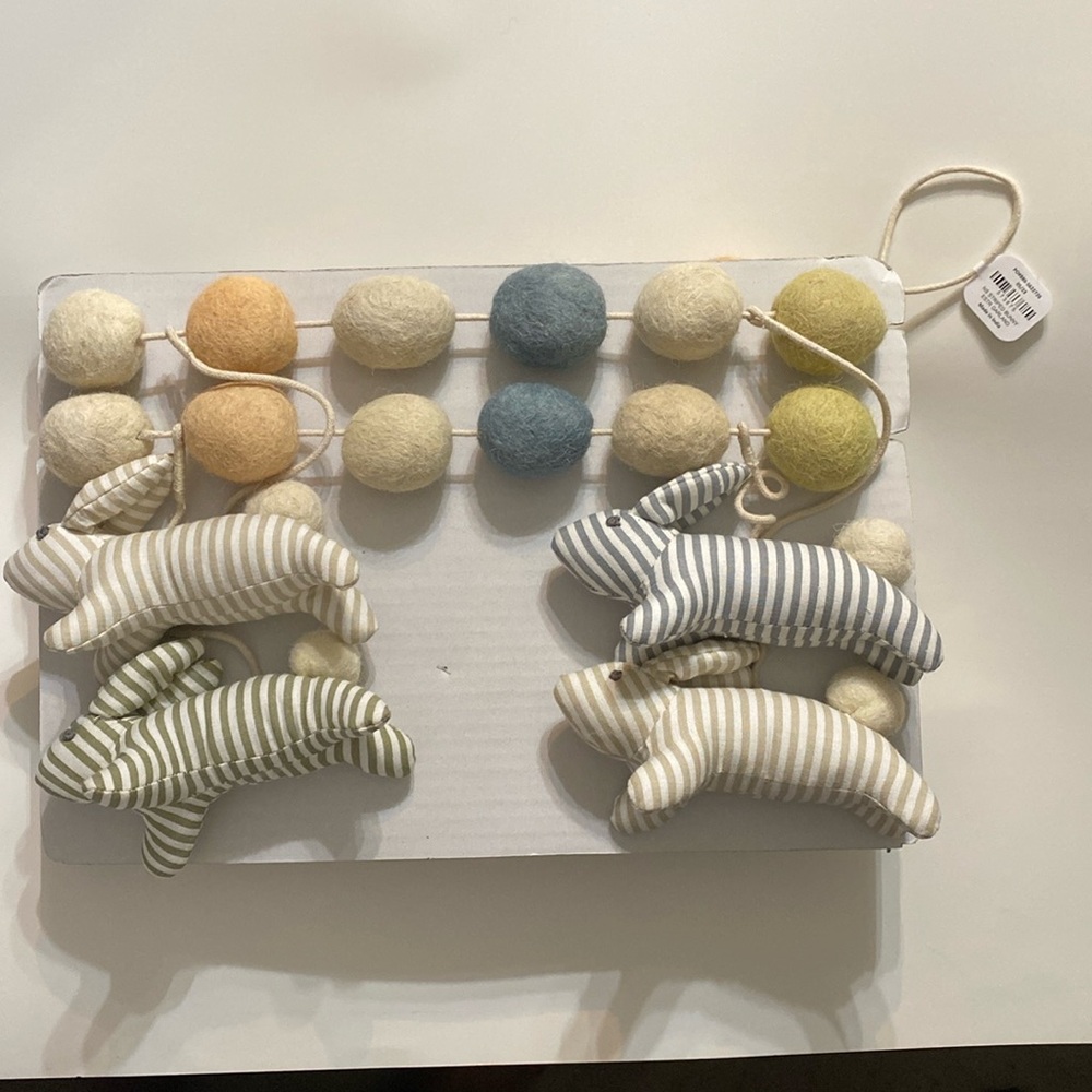 Crate&Kids
NS STRIPED BUNNY EASTER GARLAND, Ivory, Yellowish, Peach & Blue NWT